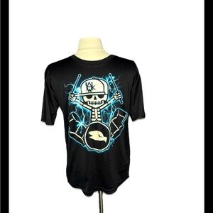 🔥 Tony Hawk Graphic T-Shirt – Skull, Drums & Electric Blue Design (Men’s S)